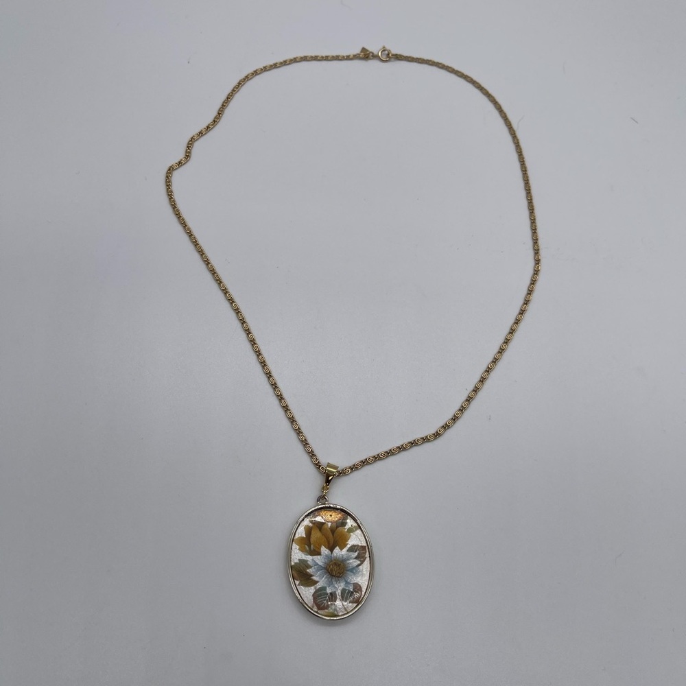 Sarah Coventry Gold Tone Chain w/Floral pendant